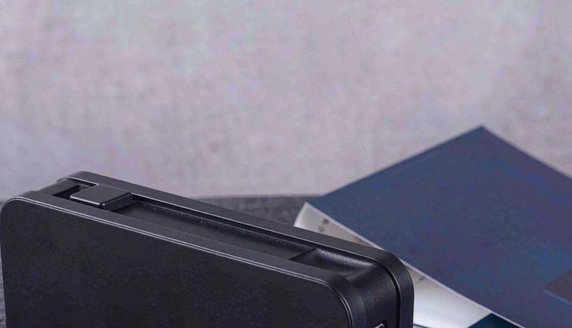 Luxury Upscale Vape for High End Shopping packaging detail