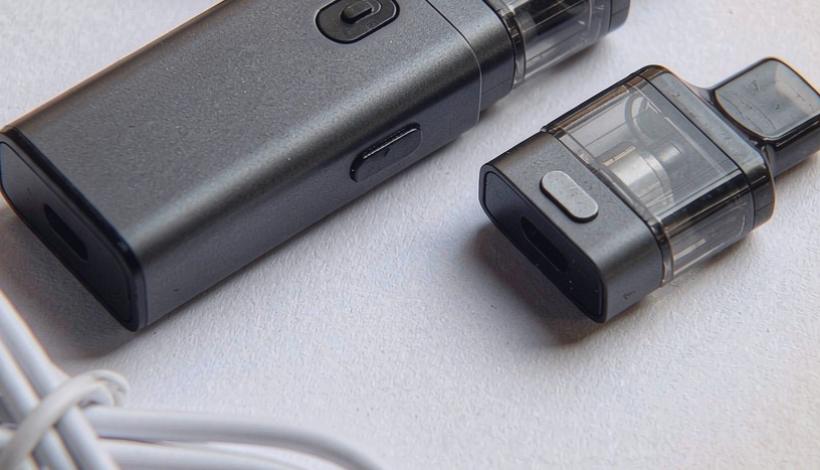 Luxury Upscale Vape for High End Shopping packaging detail