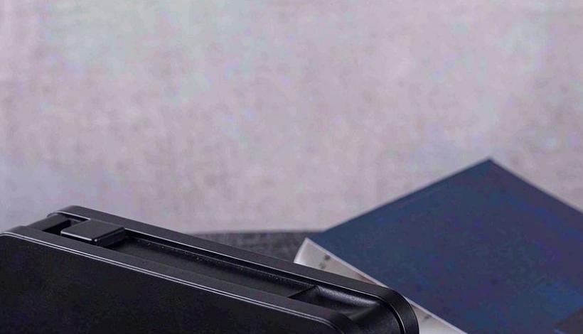 Luxury Upscale Vape for High End Shopping packaging detail